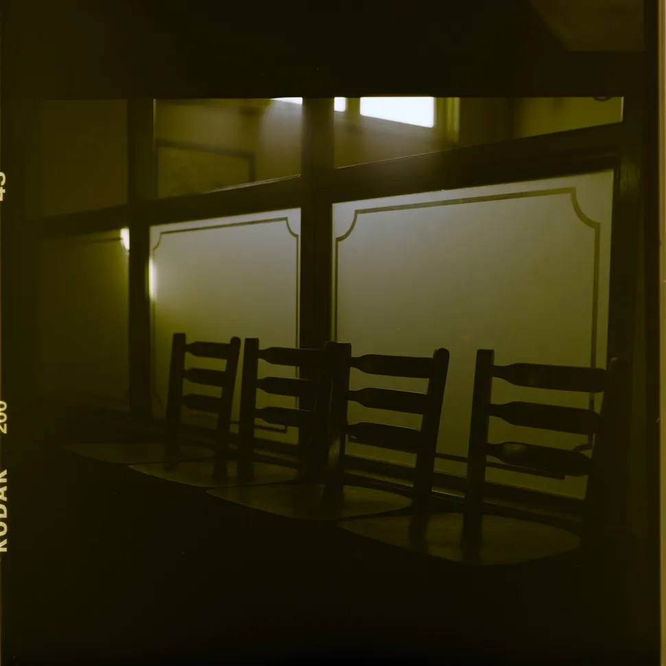 建物、通路、都市構造物などの建築空間を写した写真
