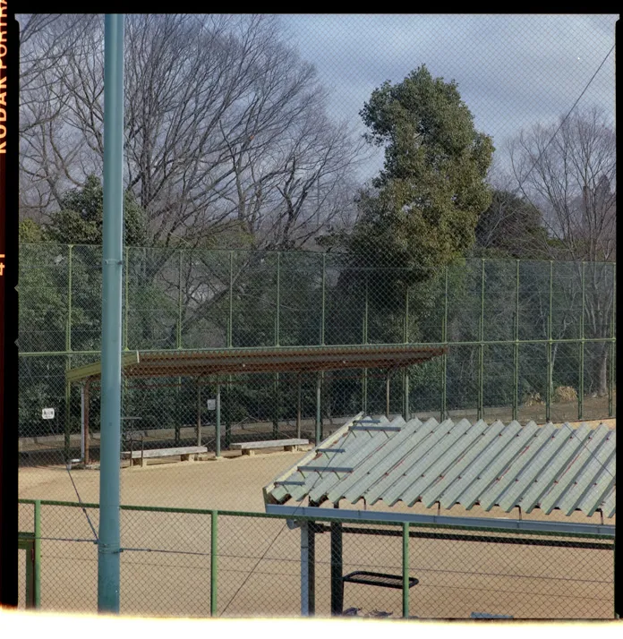 建物、通路、都市構造物などの建築空間を写した写真