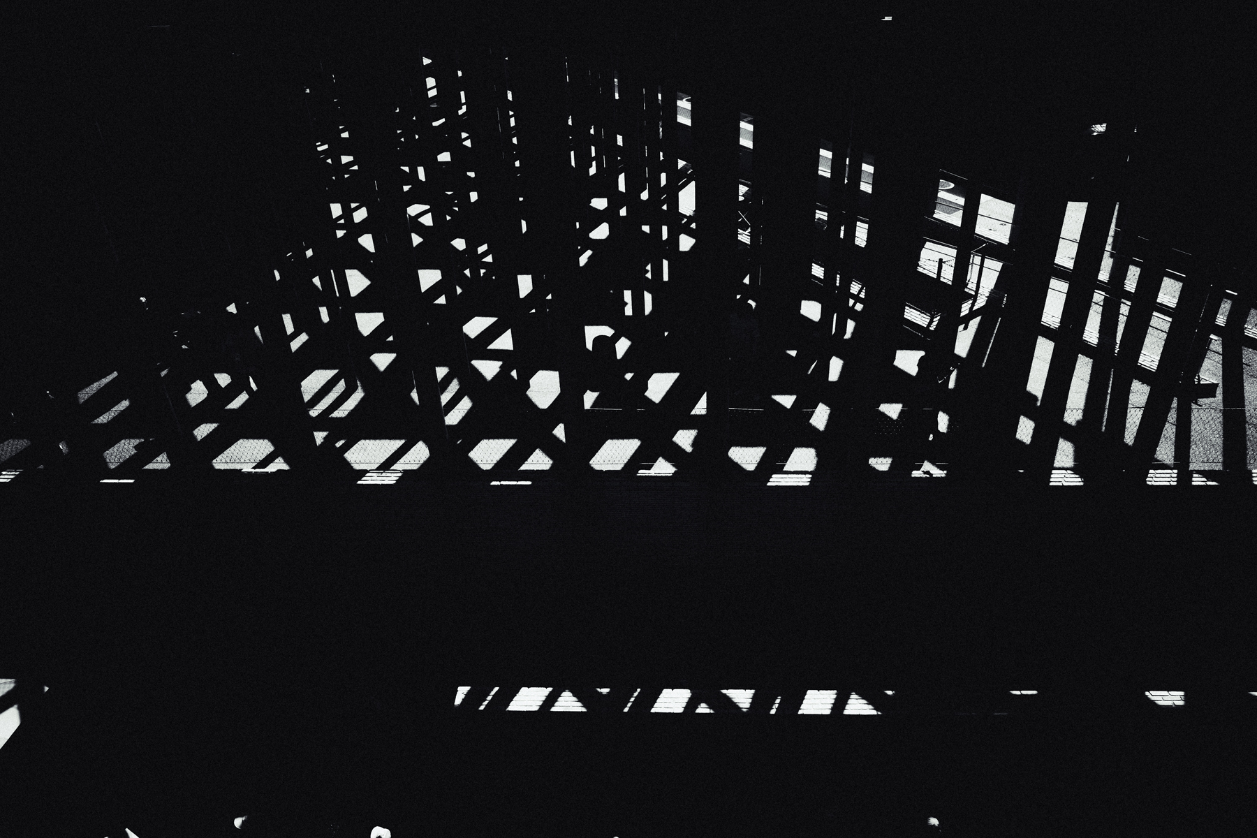 建物、通路、都市構造物などの建築空間を写した写真