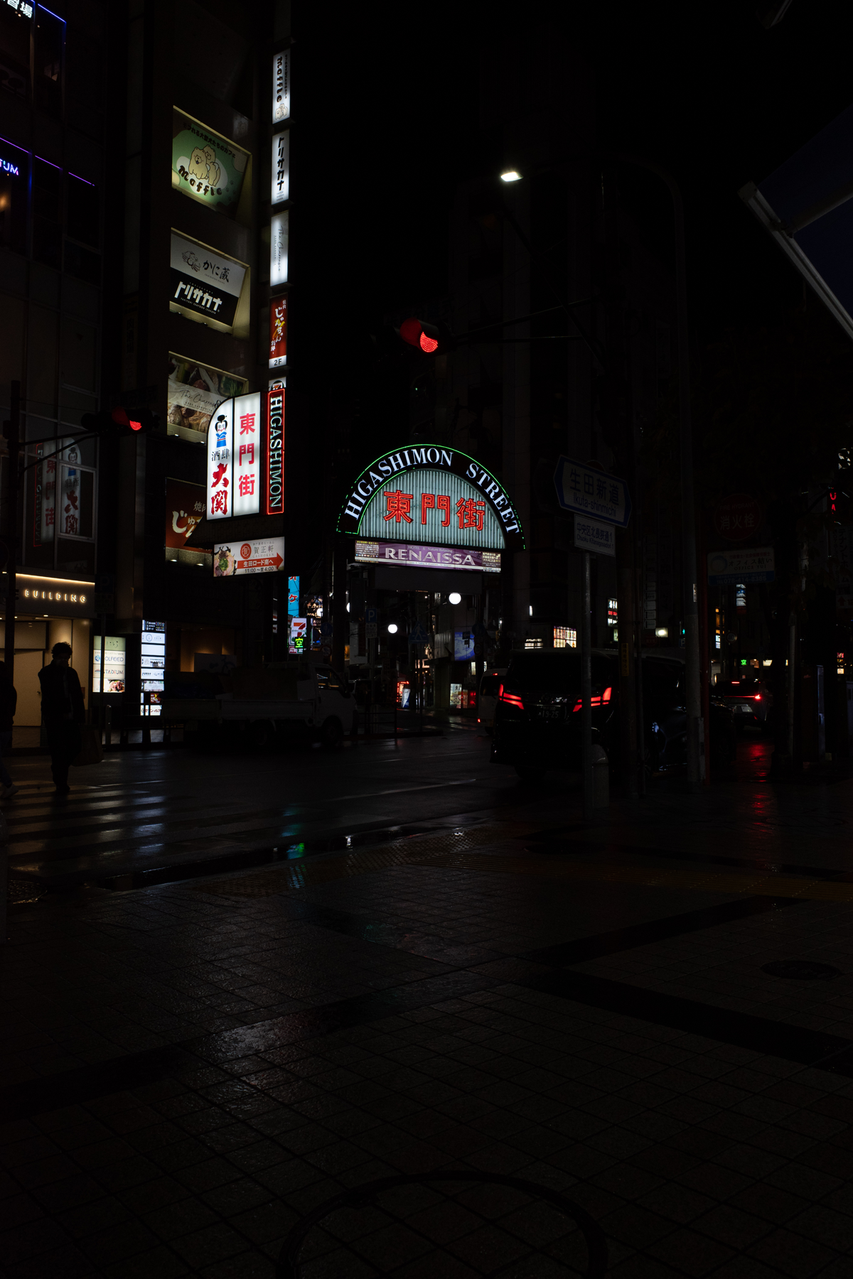 建物、通路、都市構造物などの建築空間を写した写真