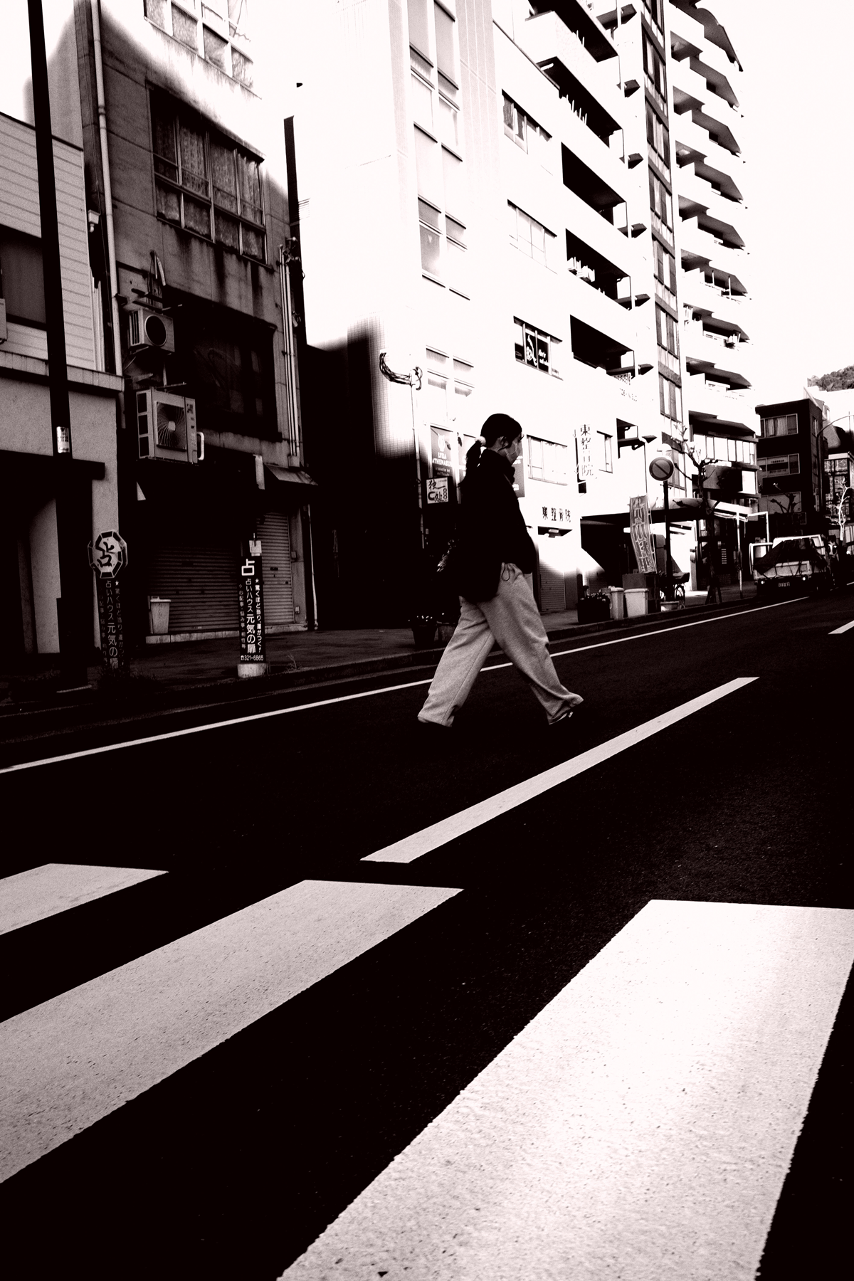 建物、通路、都市構造物などの建築空間を写した写真