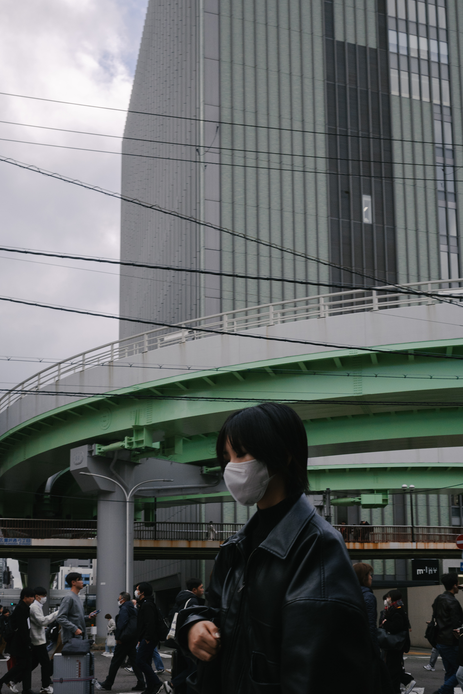 街や室内にいる人物を主題にした写真